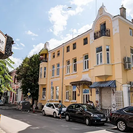 Aristocratic 2bdrm Apartament *