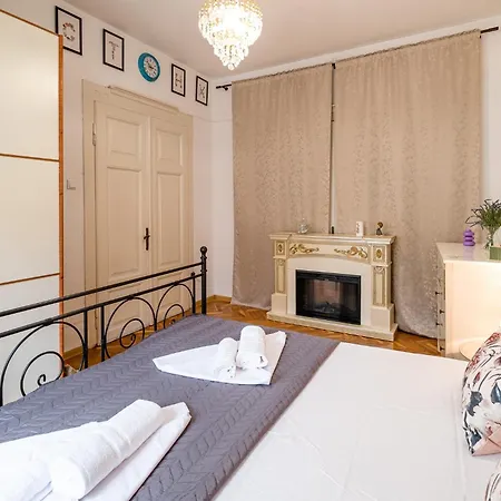 Aristocratic 2bdrm Apartament Varna