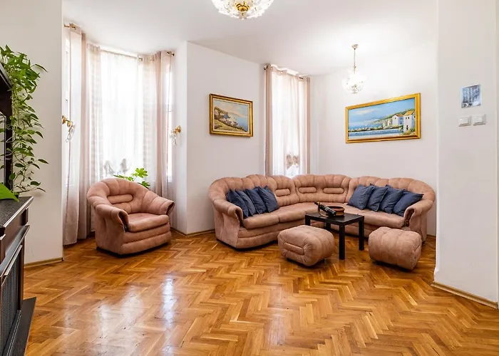 Aristocratic 2bdrm شقة فارنا