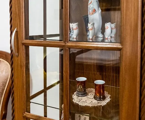 Aristocratic 2bdrm *