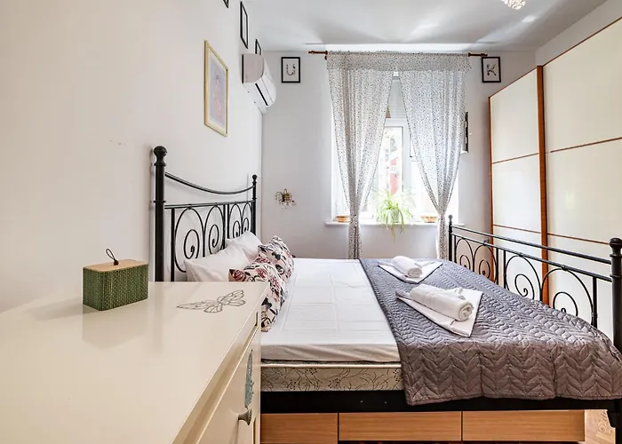 شقة Aristocratic 2bdrm فارنا