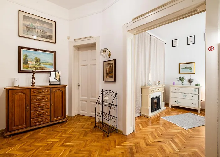 Aristocratic 2bdrm فارنا