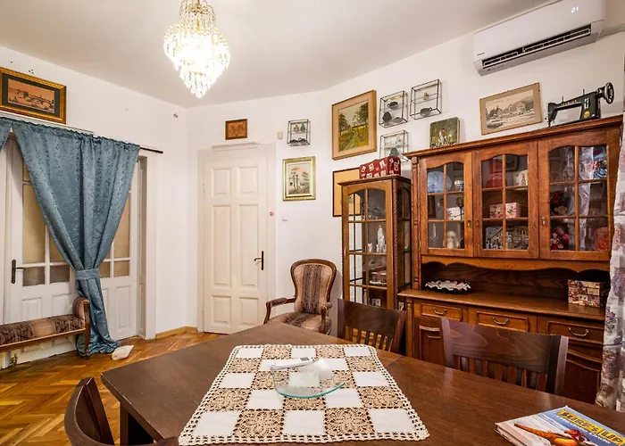 Aristocratic 2bdrm فارنا