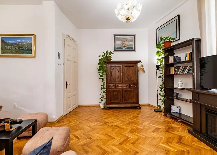 شقة Aristocratic 2bdrm فارنا