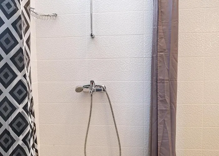 Aristocratic 2bdrm * فارنا