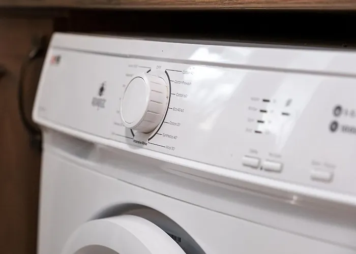 Aristocratic 2bdrm * فارنا