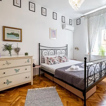 Aristocratic 2bdrm * Варна