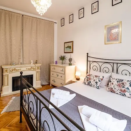 דירה Aristocratic 2bdrm *