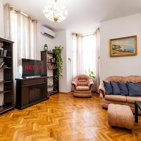 Aristocratic 2bdrm * Варна