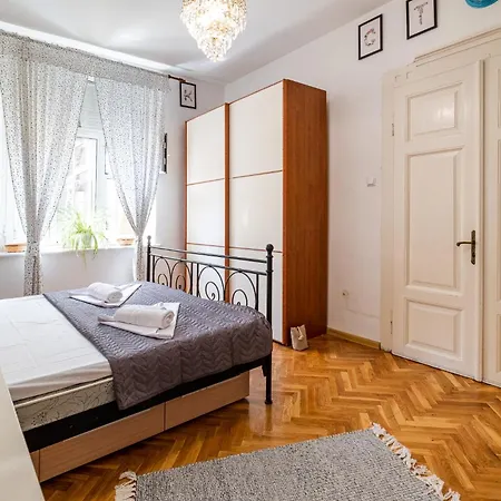 Aristocratic 2bdrm דירה