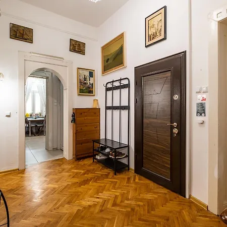 Aristocratic 2bdrm Апартамент Варна