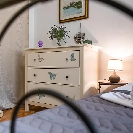 Aristocratic 2bdrm * Варна