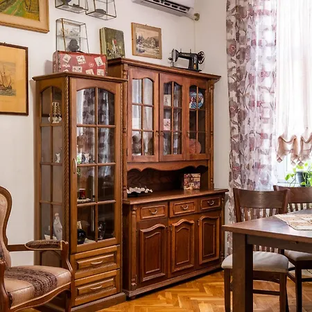 Aristocratic 2bdrm דירה