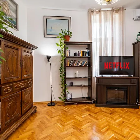 Aristocratic 2bdrm Апартамент *