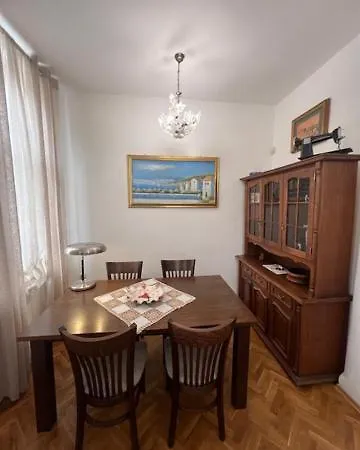 Aristocratic 2bdrm Апартамент *
