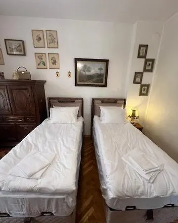 Апартамент Aristocratic 2bdrm Варна